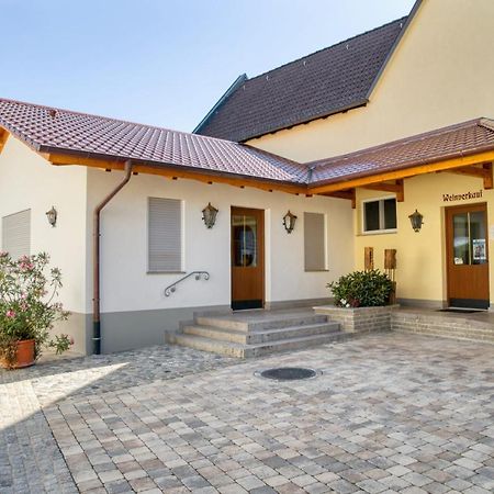 Gaestehaus Weingut Politschek Bad Friedrichshall Luaran gambar