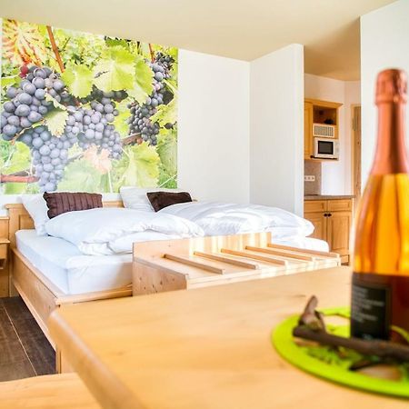 Gaestehaus Weingut Politschek Bad Friedrichshall Luaran gambar
