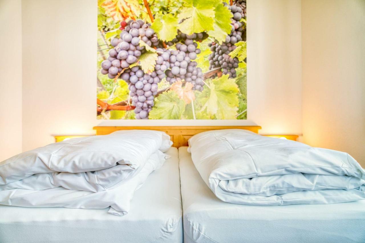 Gaestehaus Weingut Politschek Bad Friedrichshall Luaran gambar